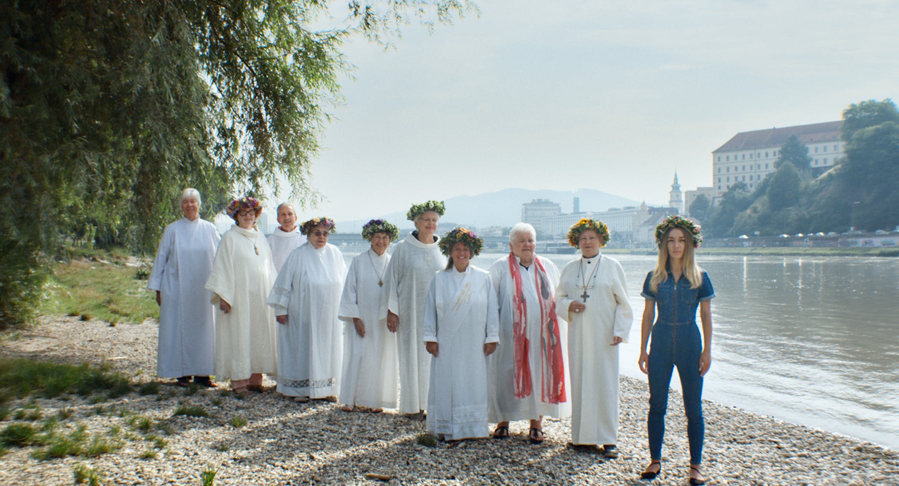 Bild 2 von Girls & Gods