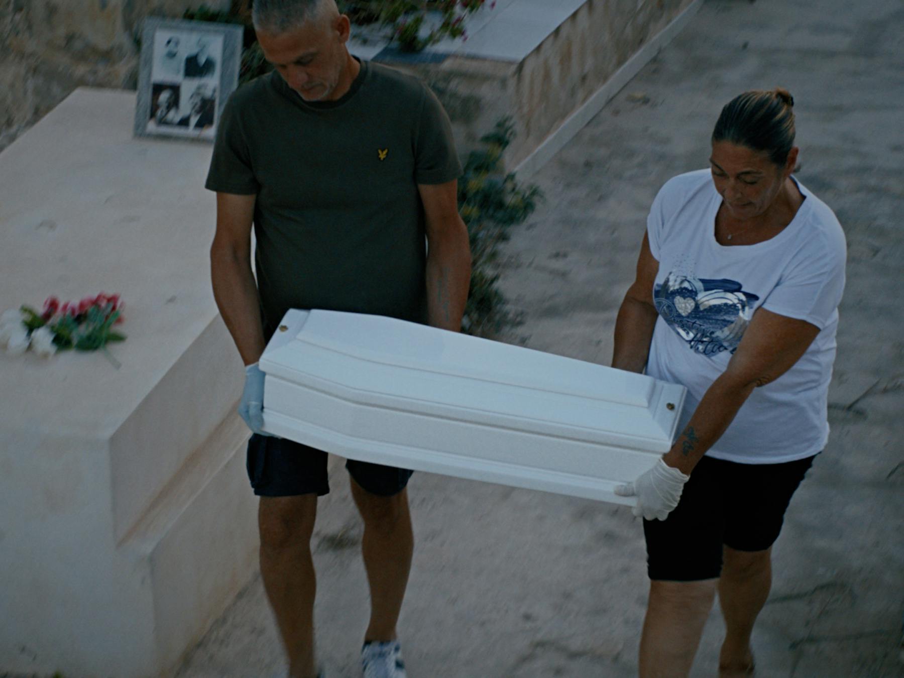 Bild 1 von Only Ghosts In The Waves